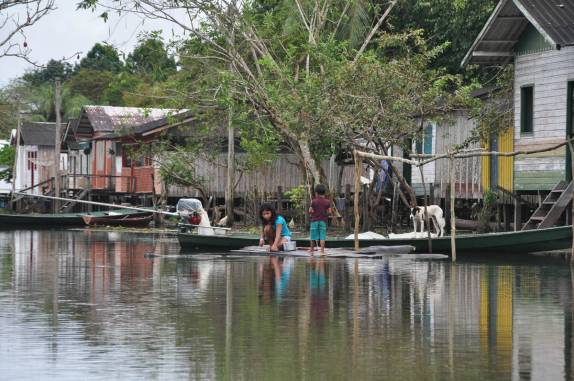 Visita à comunidade ribeirinha na Reserva do Mamirauá, região de Tefé, no Amazonas
